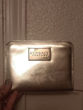 Versace Parfums Metallic Gold Clutch Cosmetic Bag GWP Logo Zip Case